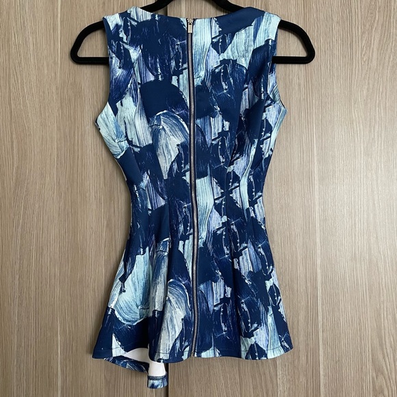 NWOT H&M Womens Blue Asymmetrical Hem Zipper Back Sleeveless Peplum Top - Picture 2 of 4